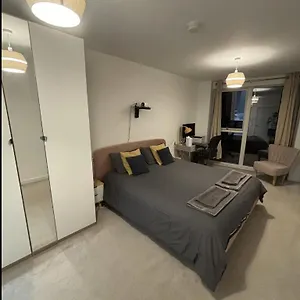 Wonderful En-suite Bedroom - With Bruno , Hounslow United Kingdom