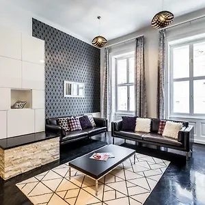 Bpr B&w Elegant , Budapest Hungary